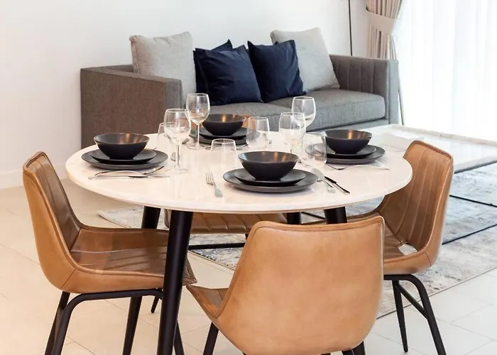 1Br In A Prime Jbr Location With Beach Access