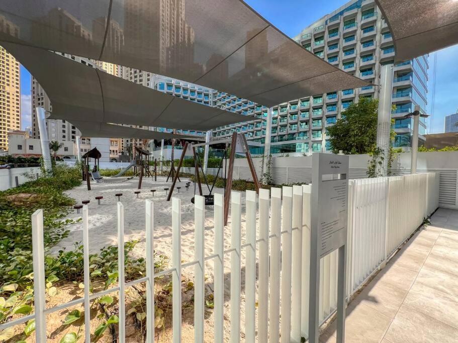 Apartment 1br In A Prime Jbr Location With Access