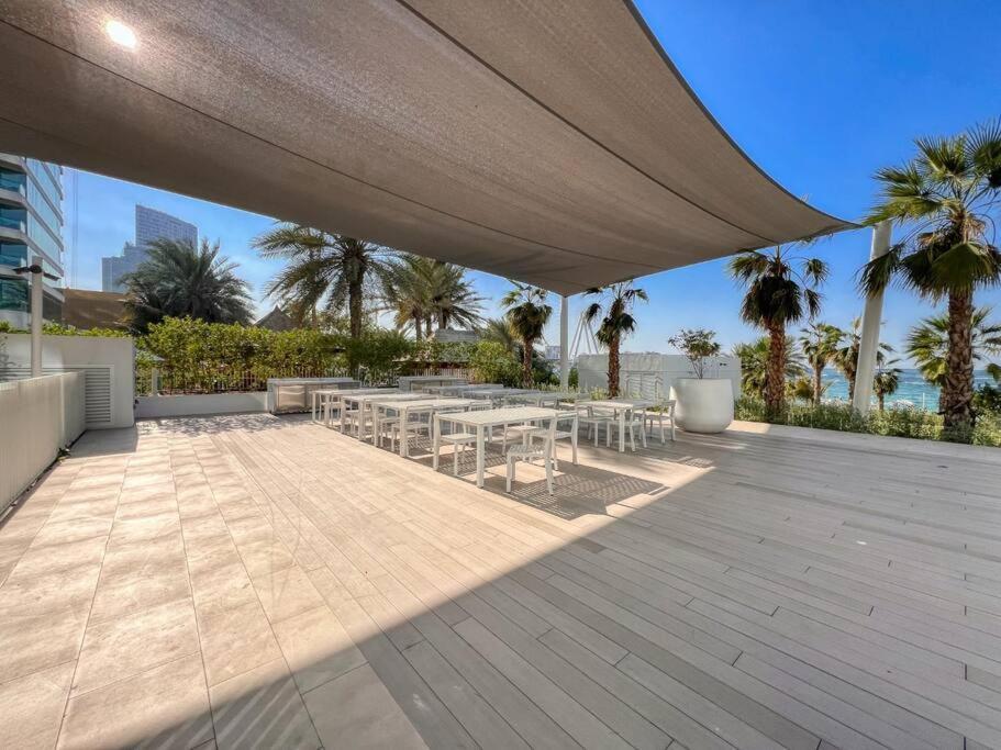 1br In A Prime Jbr Location With Access Apartment *