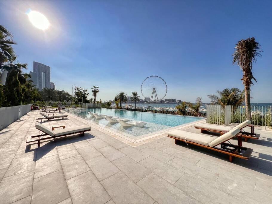 1br In A Prime Jbr Location With Access Dubai
