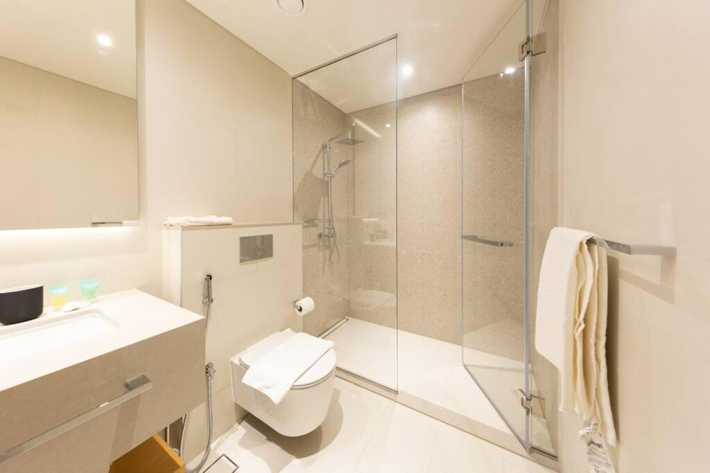 1br In A Prime Jbr Location With Access Apartment Dubai