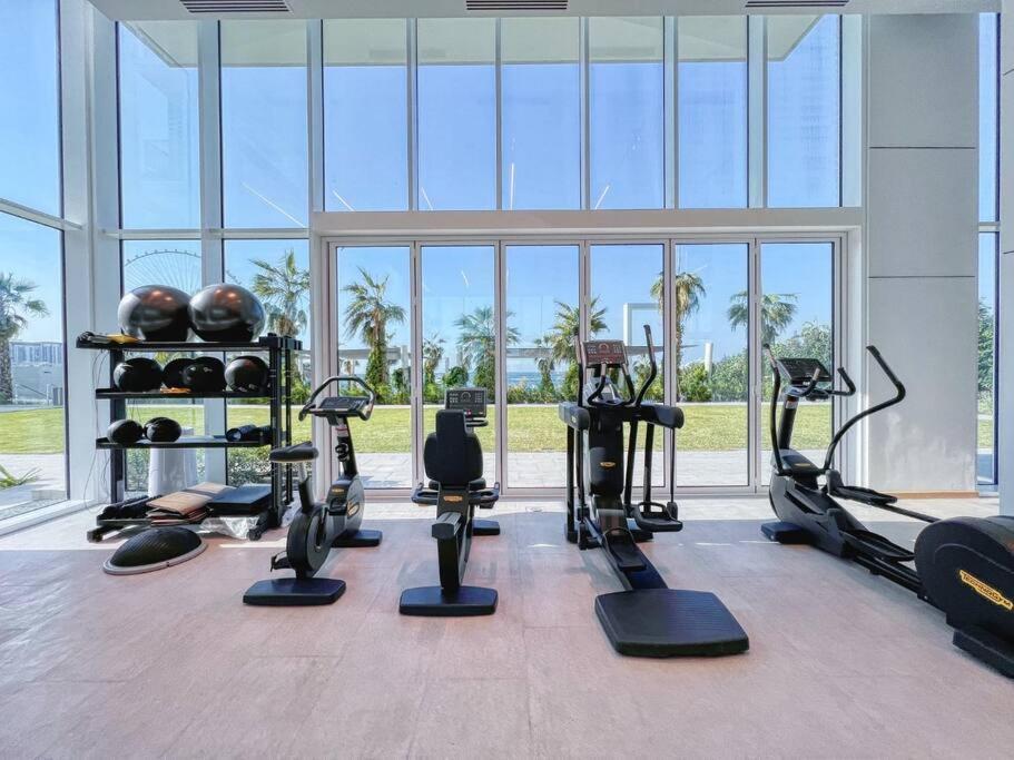 1br In A Prime Jbr Location With Access Apartment *