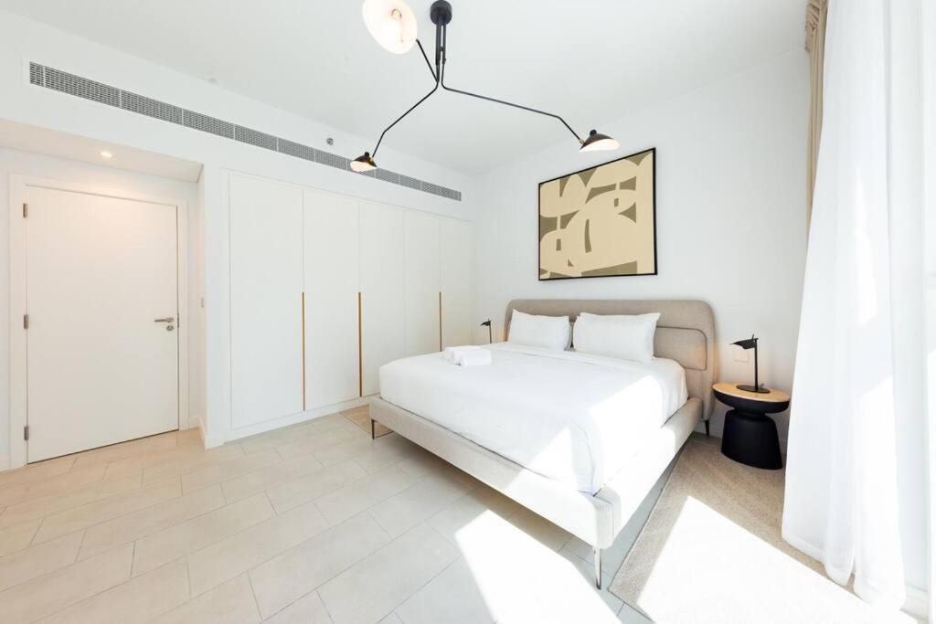 1br In A Prime Jbr Location With Access * Dubai