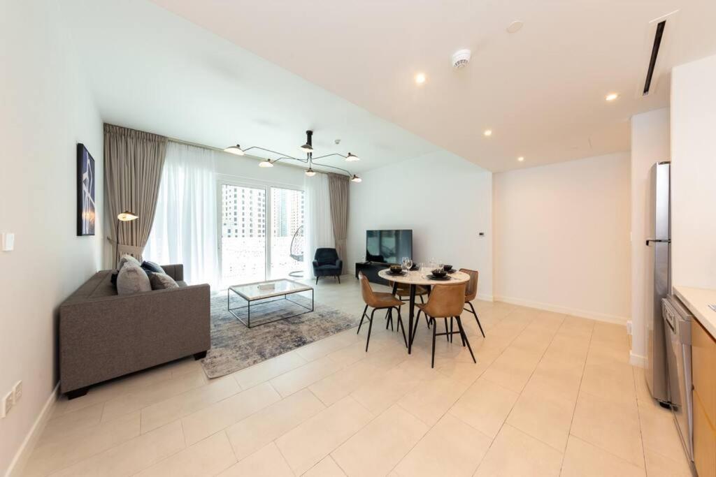 Apartment 1br In A Prime Jbr Location With Access