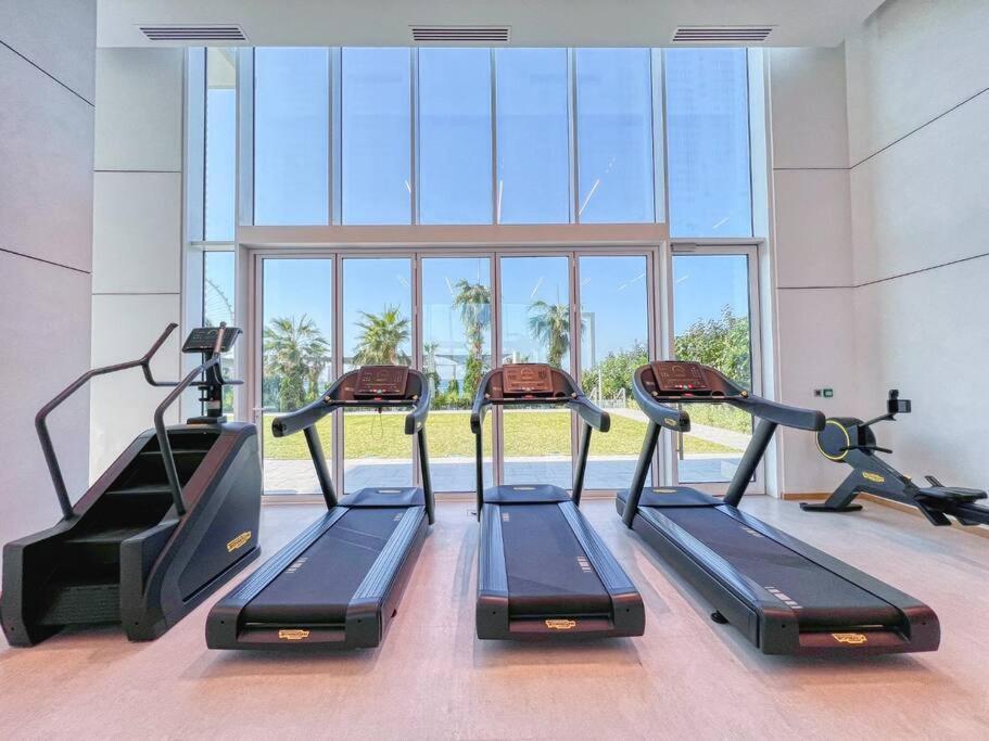 1br In A Prime Jbr Location With Access *