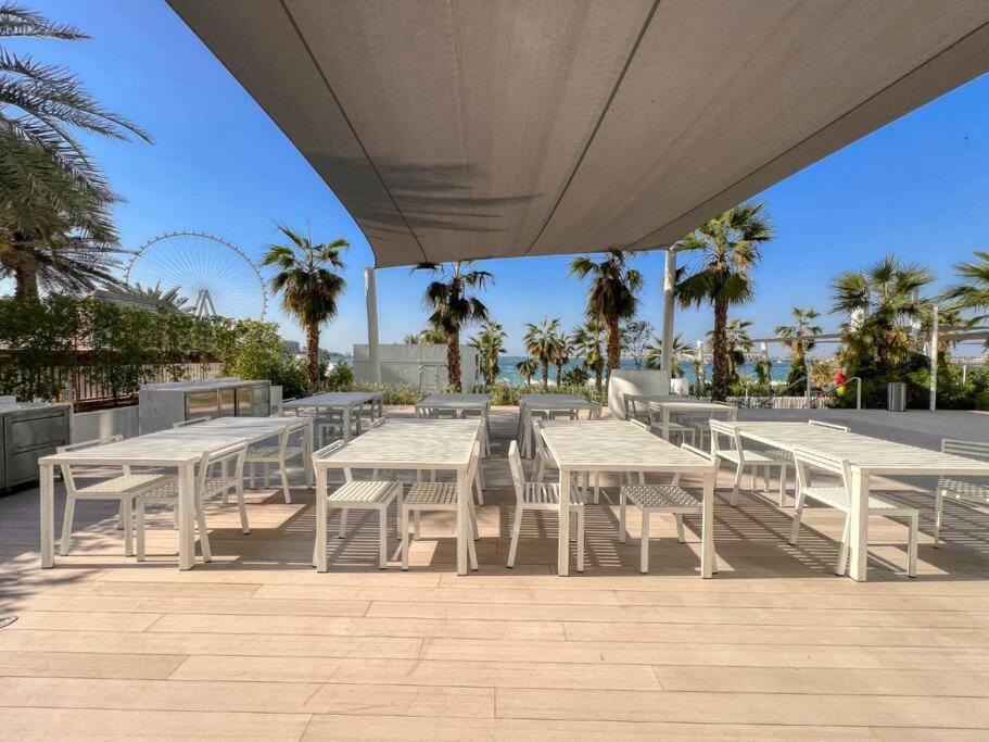 1br In A Prime Jbr Location With Access Apartment *