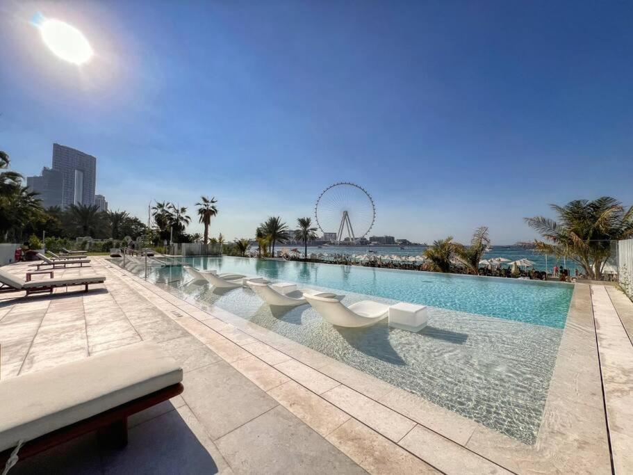 1br In A Prime Jbr Location With Access Apartment Dubai